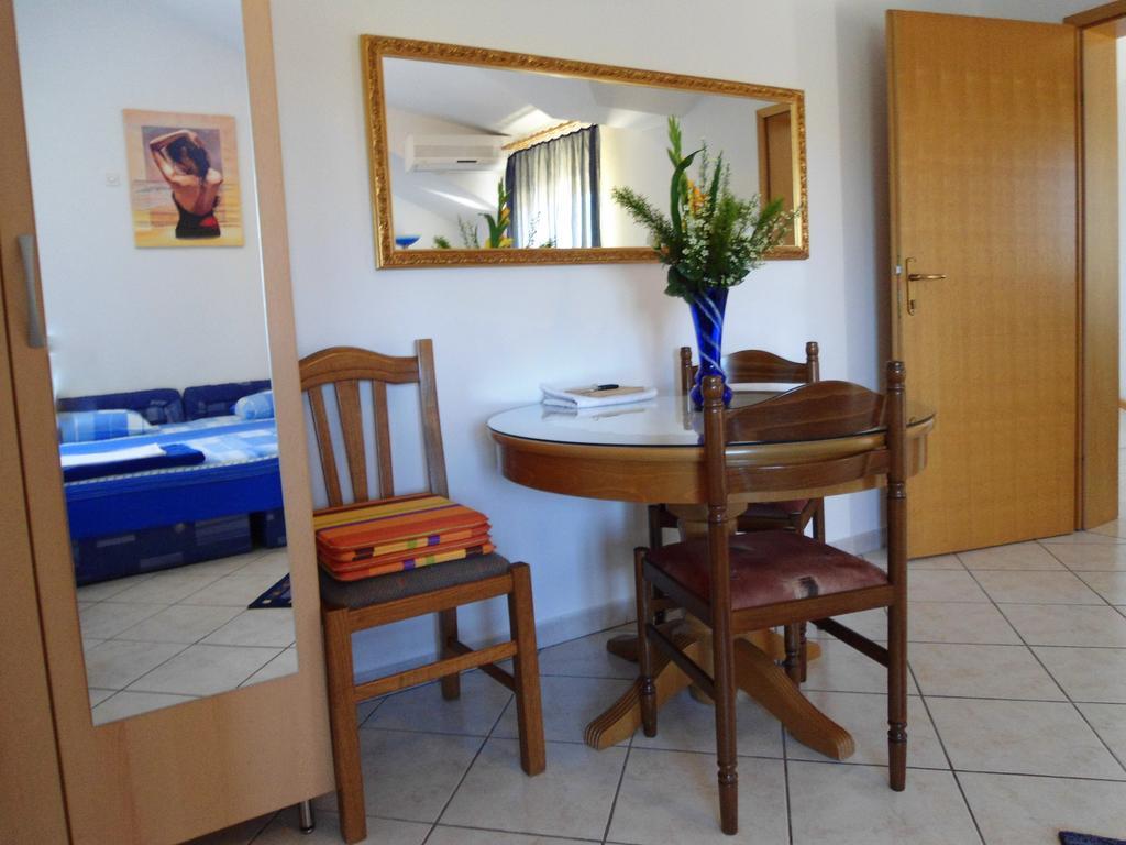 Apartments Slavica Trogir Zimmer foto