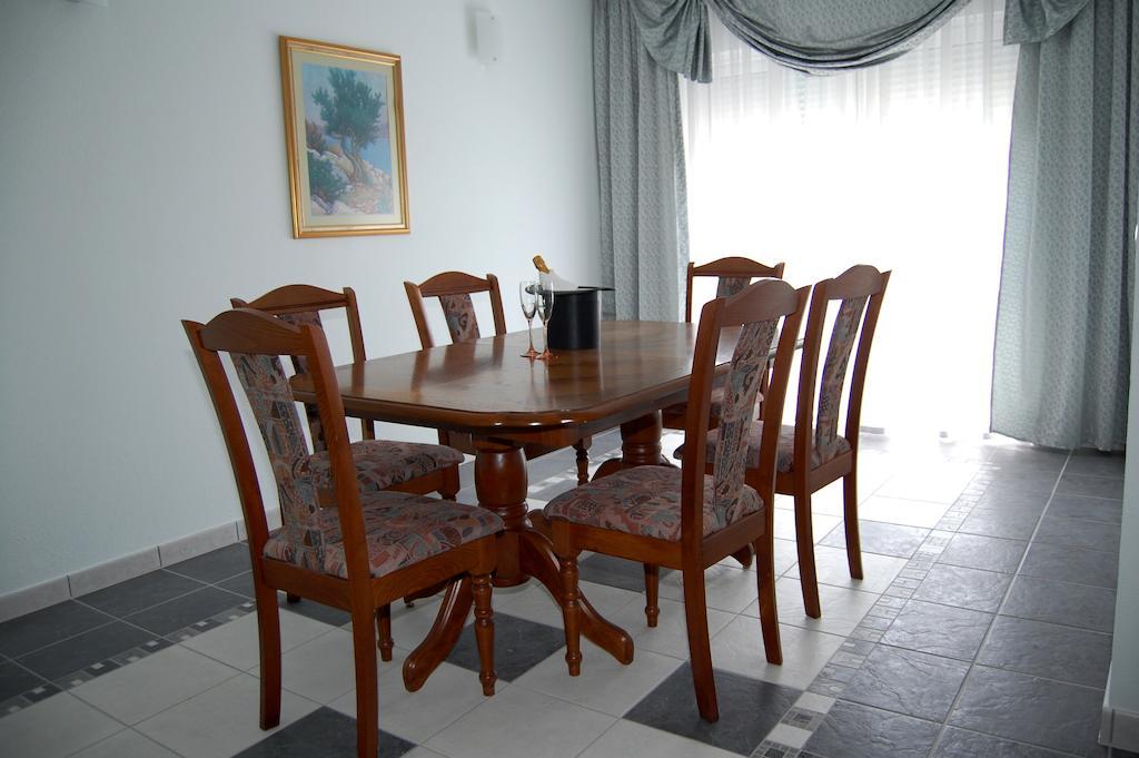 Apartments Slavica Trogir Zimmer foto